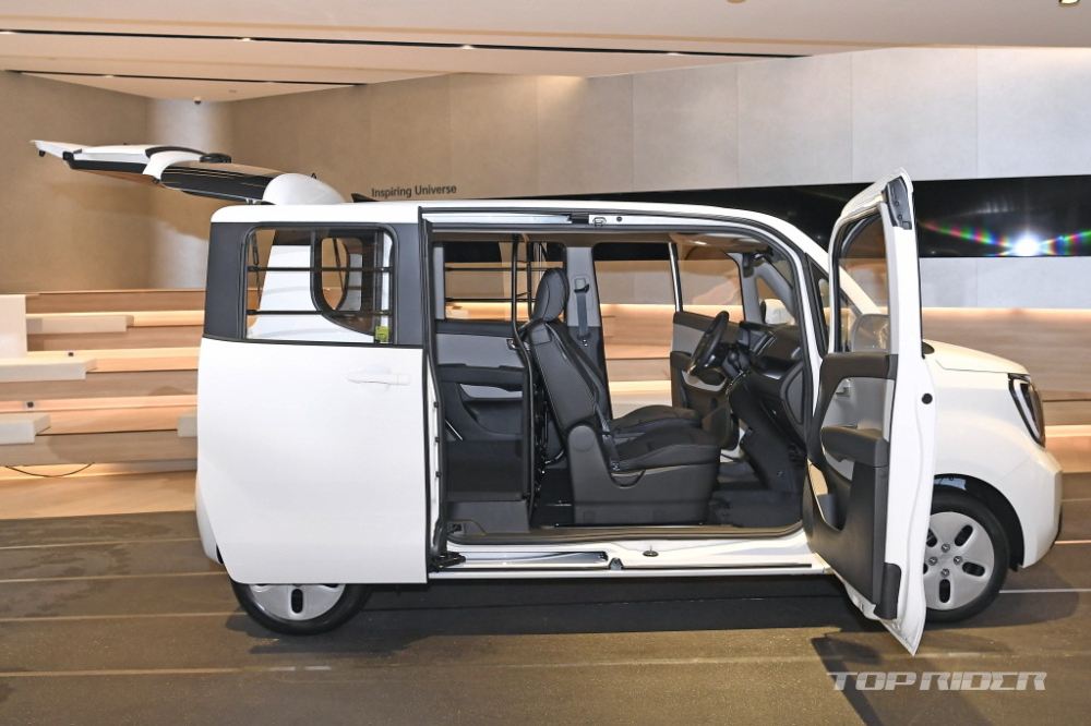 Kia Ray 2023 bản thương mại được gia cố cả cửa sổ sau Kia Ray 2023 bản thương mại được gia cố cả cửa sổ sau