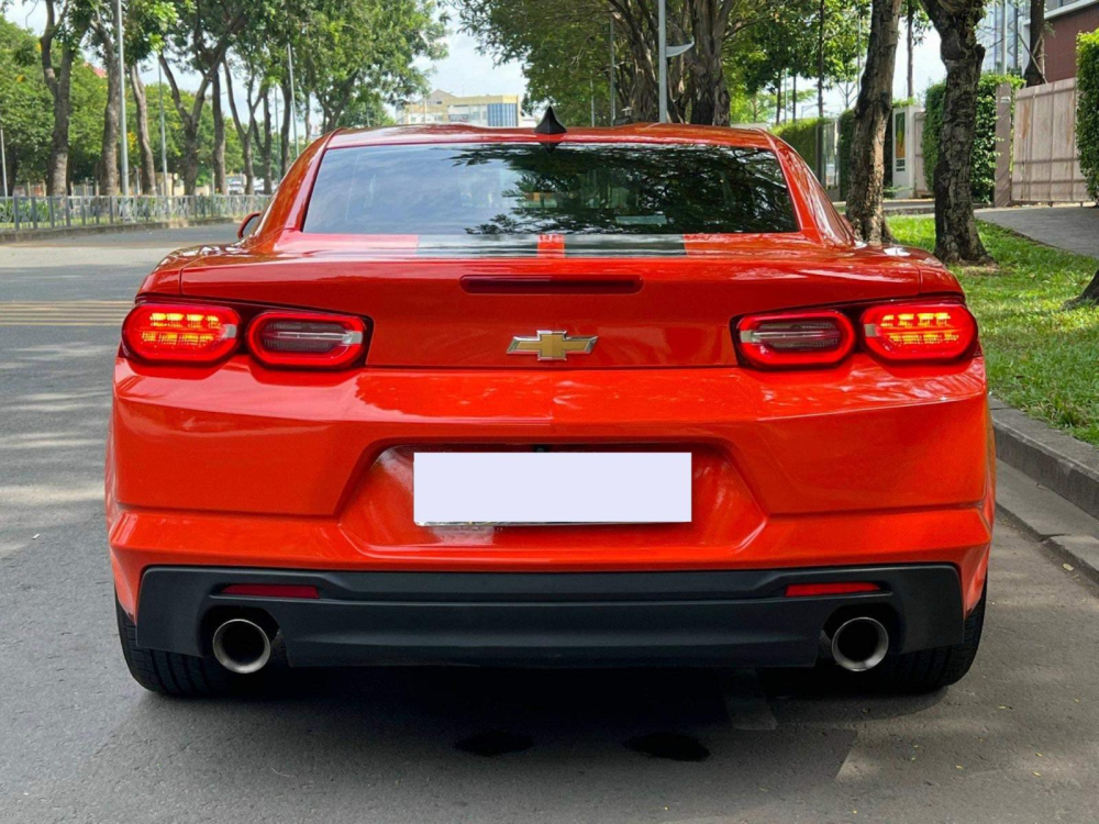 Còn đây là tổng thể diện mạo xe Chevrolet Camaro đời 2019 nhìn từ phía sau Còn đây là tổng thể diện mạo xe Chevrolet Camaro đời 2019 nhìn từ phía sau