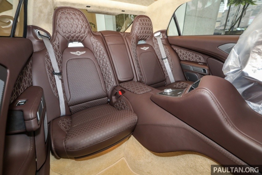 Hàng ghế sau của xe Aston Martin Lagonda Taraf Hàng ghế sau của xe Aston Martin Lagonda Taraf