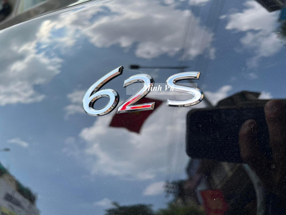 Động cơ kết hợp cùng hộp số 5 cấp, nhờ đó, chiếc xe siêu sang Maybach 62S tăng tốc từ vị trí xuất phát lên 100 km/h chỉ trong vòng 4,5 giây trước khi đạt vận tốc tối đa 250 km/h. Động cơ kết hợp cùng hộp số 5 cấp, nhờ đó, chiếc xe siêu sang Maybach 62S tăng tốc từ vị trí xuất phát lên 100 km/h chỉ trong vòng 4,5 giây trước khi đạt vận tốc tối đa 250 km/h.