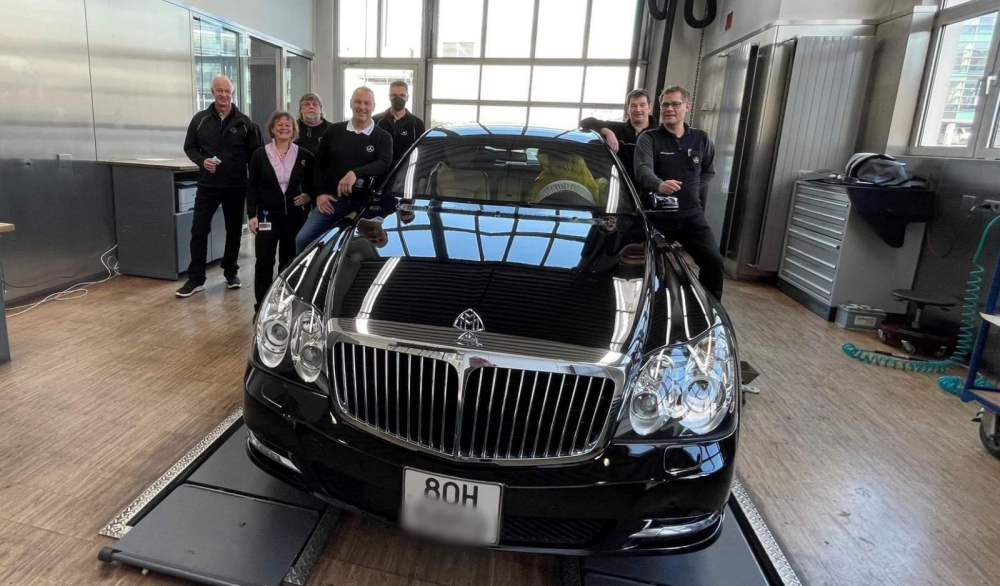 Maybach 62S mang biển số 80H-68XX của doanh nh&acirc;n Quảng Ninh l&uacute;c c&ograve;n ở Đức để bảo dưỡng