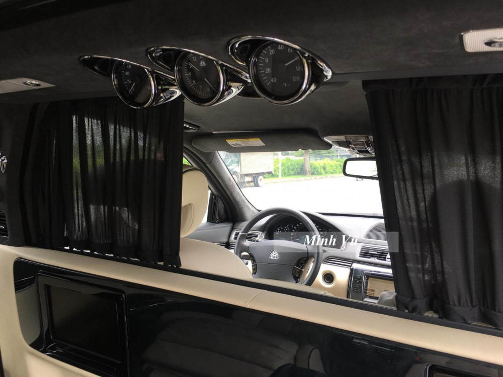 Xe c&oacute; v&aacute;ch ngăn cho h&agrave;ng ghế ph&iacute;a sau