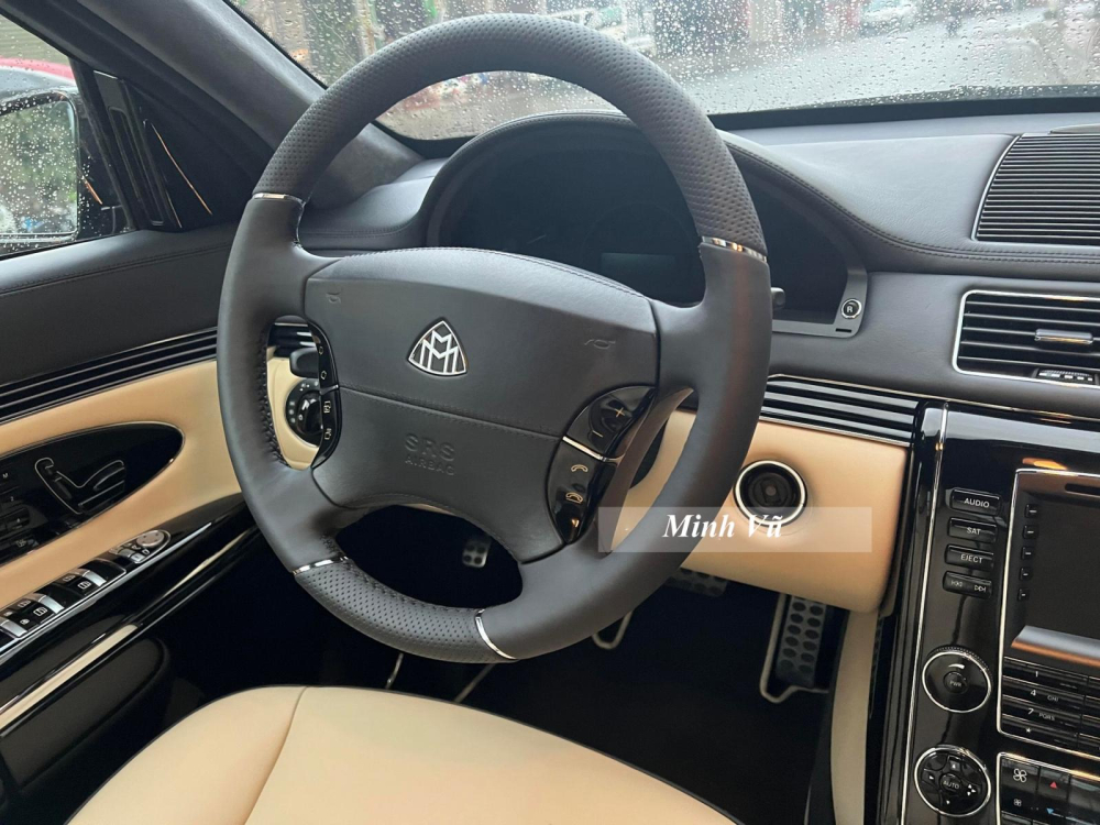Tại thời điểm ra mắt, nội thất của xe siêu sang Maybach 62S vượt lên cả Rolls-Royce Phantom về độ quý tộc và đẳng cấp nhưng Tại thời điểm ra mắt, nội thất của xe siêu sang Maybach 62S vượt lên cả Rolls-Royce Phantom về độ quý tộc và đẳng cấp nhưng gót chân Achilles chính là ngoại hình chẳng khác gì Mercedes-Benz S-Class kéo dài với đèn pha và hậu khác biệt đã khiến thương hiệu xe Maybach bị khai tử, mang về nằm dưới cái tên Mercedes-Maybach S-Class và thành công ít nhất về mặt doanh số là điều người ta không bàn cãi.