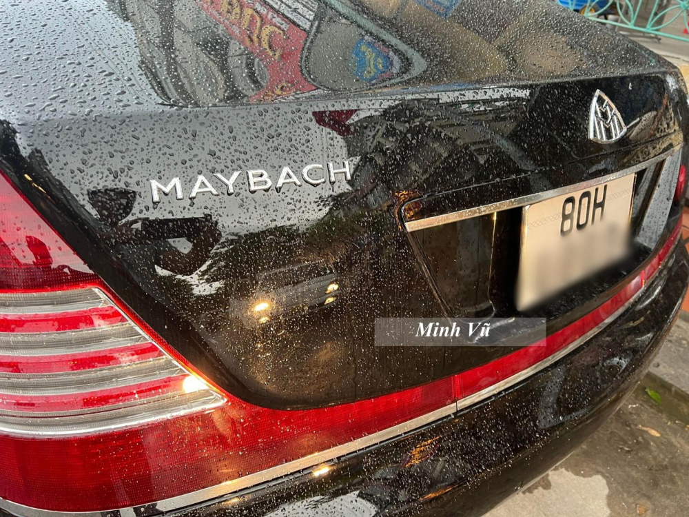 Nhiều người còn đồn đoán chi phí để mang chiếc xe Maybach 62S ra nước ngoài và nhập về lại Việt Nam cũng như việc thay đồ mới sẽ không dưới 10 tỷ đồng. Nhiều người còn đồn đoán chi phí để mang chiếc xe Maybach 62S ra nước ngoài và nhập về lại Việt Nam cũng như việc thay đồ mới sẽ không dưới 10 tỷ đồng.