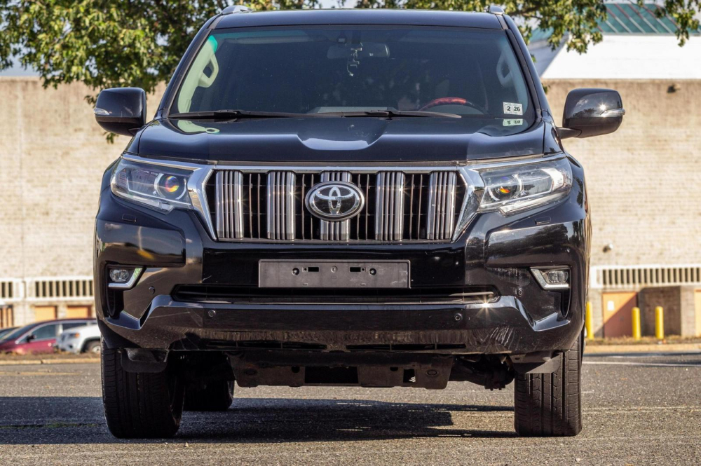 Đầu xe của chiếc Lexus GX 460 độ thành Toyota Land Cruiser Prado