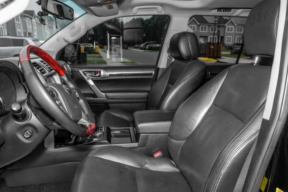 Chiếc Lexus GX 460 độ thành Toyota Land Cruiser Prado vẫn dùng động cơ nguyên bản