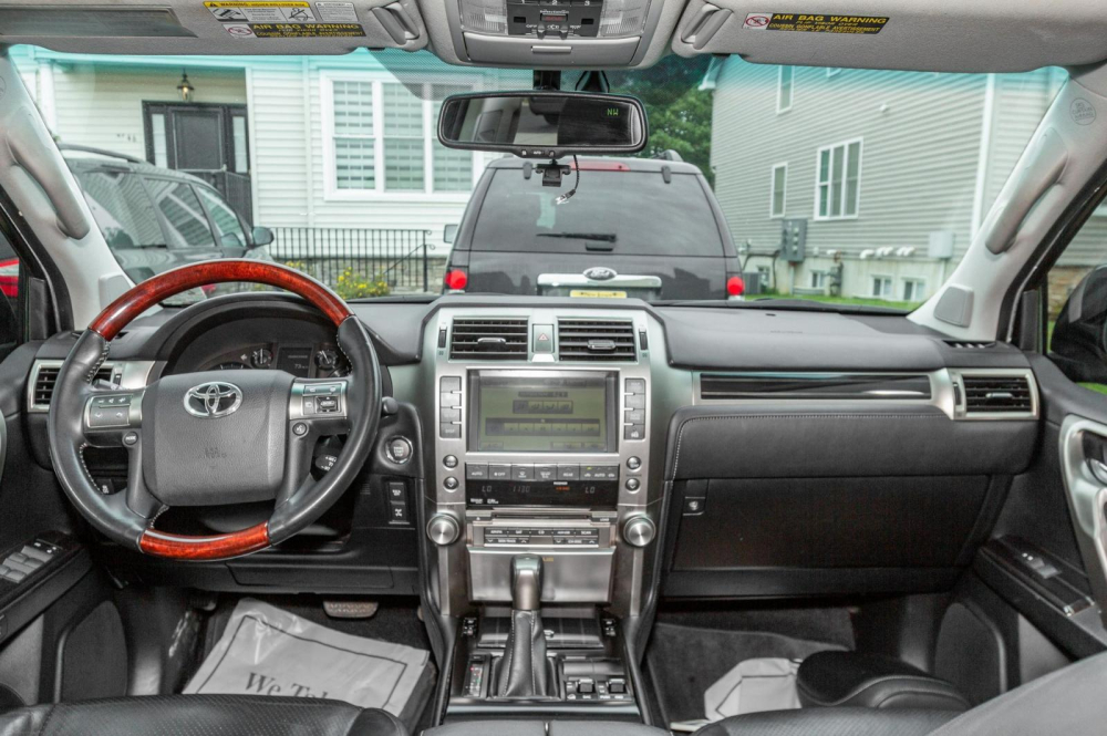 Nội thất bên trong Lexus GX 460 độ thành Toyota Land Cruiser Prado