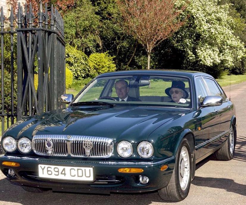 Daimler V8 Super LWB Daimler V8 Super LWB