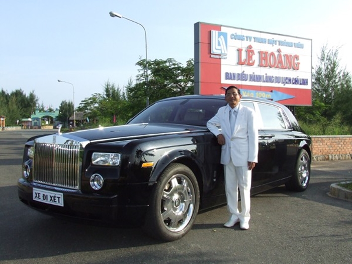 Lê Ân cùng Rolls-Royce Phantom Lê Ân cùng Rolls-Royce Phantom