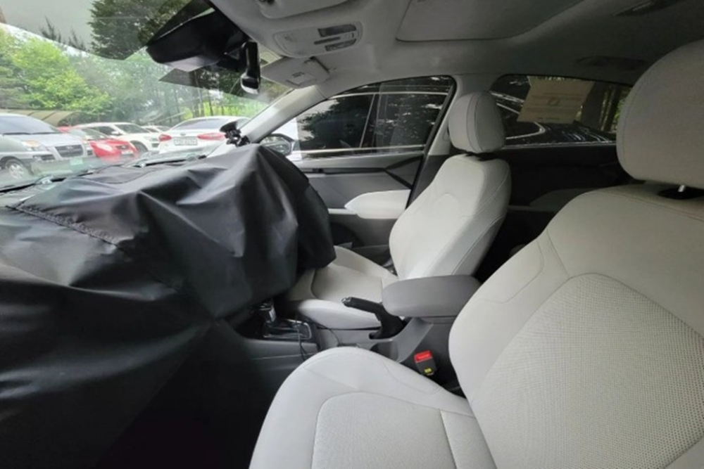 Hyundai Accent 2023 vẫn d&ugrave;ng phanh tay chỉnh cơ