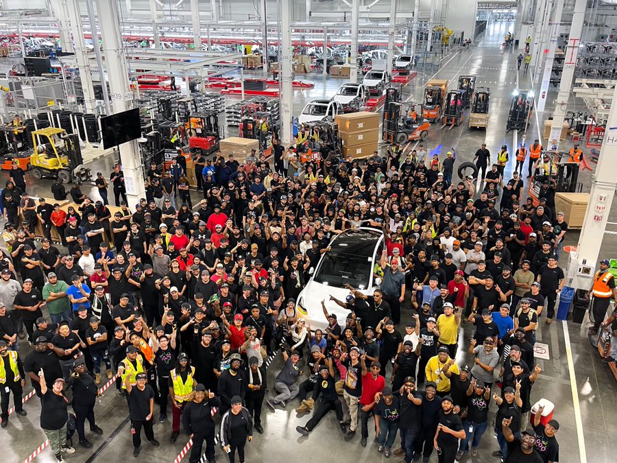 Chỉ 5 tháng đưa vào sản xuất, nhà máy Tesla ở Texas đã có chiếc xe Model Y thứ 10.000 Chỉ 5 tháng đưa vào sản xuất, nhà máy Tesla ở Texas đã có chiếc xe Model Y thứ 10.000