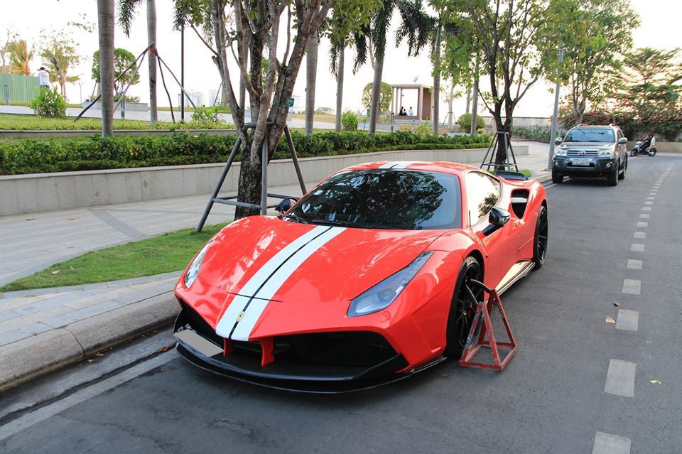 Chiếc si&ecirc;u xe Ferrari 488 GTB