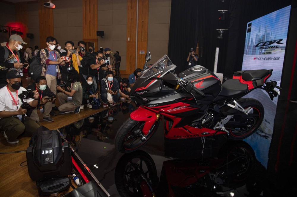 Honda CBR250RR 2023 bản SP và SP Quick Shifter đều có hệ thống ABS Honda CBR250RR 2023 bản SP và SP Quick Shifter đều có hệ thống ABS