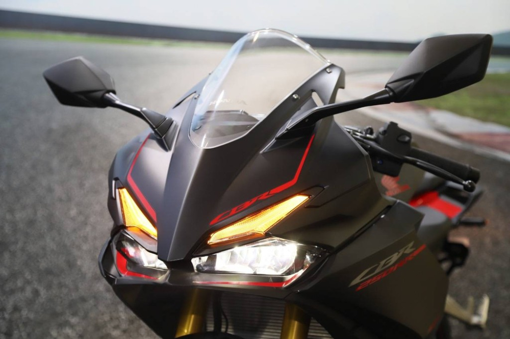 Honda CBR250RR 2023 vẫn dùng hệ thống đèn LED như trước Honda CBR250RR 2023 vẫn dùng hệ thống đèn LED như trước