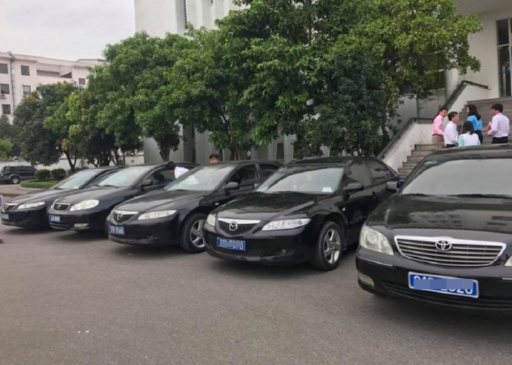 Bộ T&agrave;i ch&iacute;nh đề xuất n&acirc;ng gi&aacute; xe c&ocirc;ng cho một số chức danh l&ecirc;n từ 1,2 - 1,6 tỷ đồng/xe.