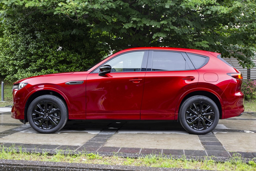 Dù là SUV cỡ trung nhưng Mazda CX-60 2023 có bán kính vòng quay khá nhỏ