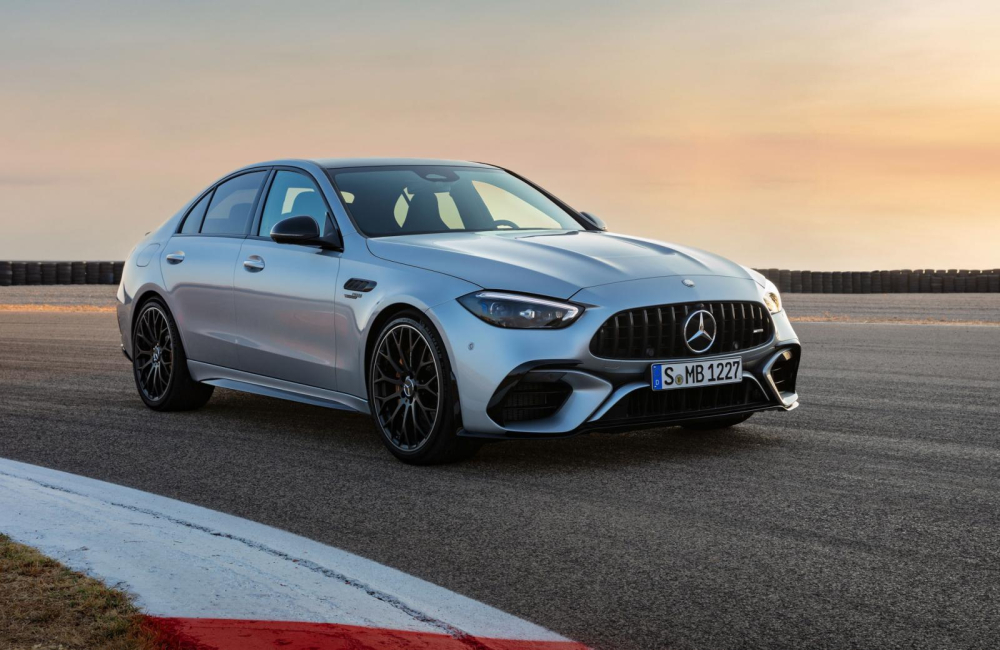 Mercedes-AMG C63 S E Performance 2023 - mãnh thú trong thân hình bé nhỏ Mercedes-AMG C63 S E Performance 2023 - mãnh thú trong thân hình bé nhỏ