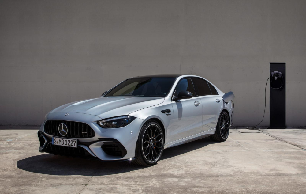 Mercedes-AMG C63 S E Performance 2023 được trang bị hệ truyền động plug-in hybrid mạnh mẽ Mercedes-AMG C63 S E Performance 2023 được trang bị hệ truyền động plug-in hybrid mạnh mẽ