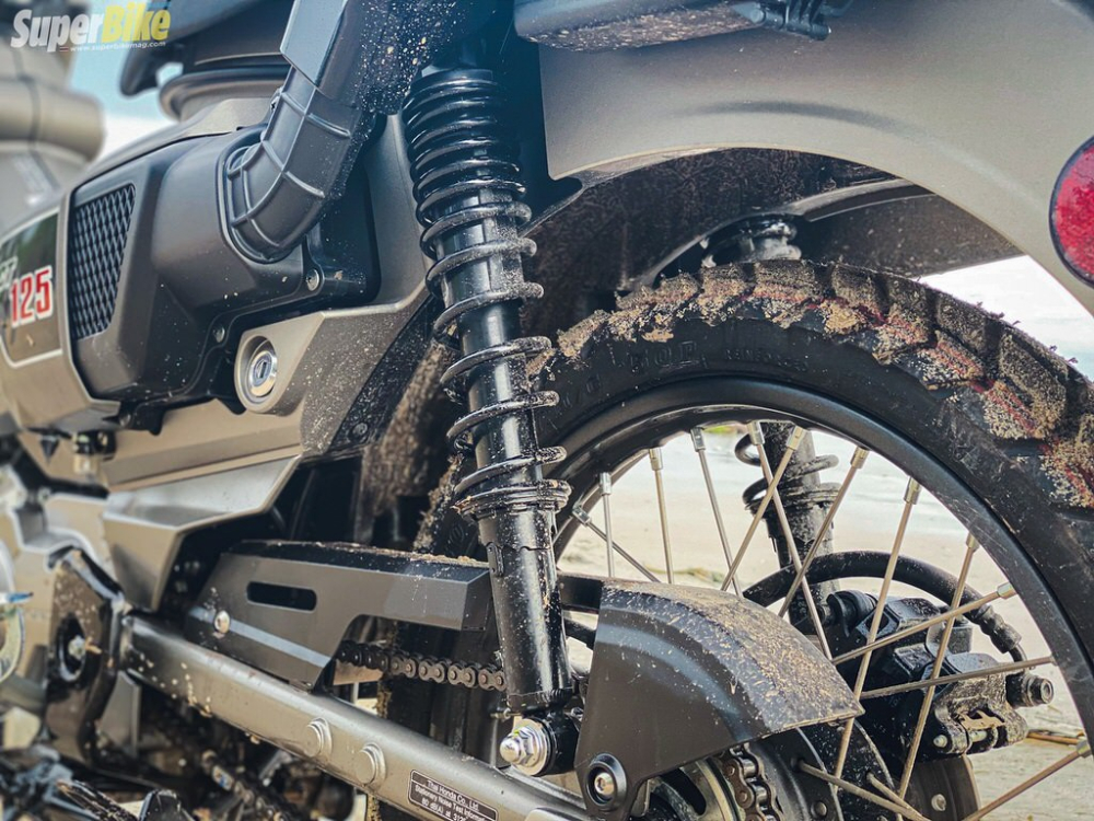 Giảm xóc sau của Honda CT125 2022 có thể chỉnh 5 cấp