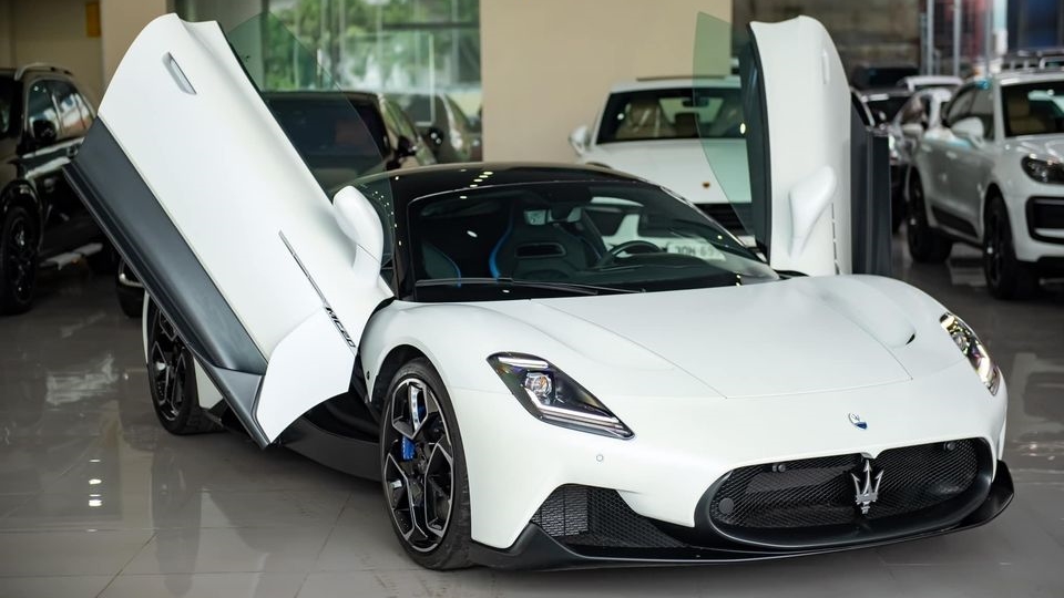 Maserati MC20 sở hữu cửa cánh bướm Maserati MC20 sở hữu cửa cánh bướm