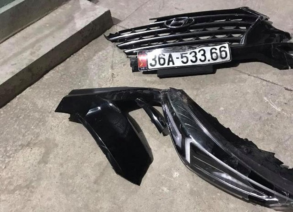 Điều khiển ô tô không có biển số sẽ bị phạt tiền từ 2.000.000 - 3.000.000 đồng. Điều khiển ô tô không có biển số sẽ bị phạt tiền từ 2.000.000 - 3.000.000 đồng.