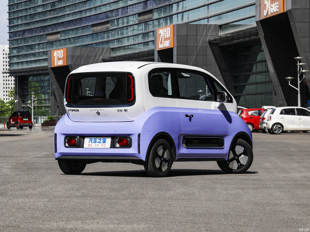 KiWi EV 2023 nhìn từ phía sau KiWi EV 2023 nhìn từ phía sau