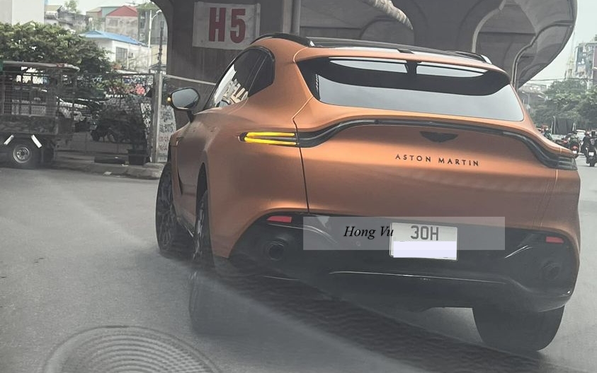 Aston Martin DBX mới về Việt Nam với màu sơn Satin Golden Saffron do bộ phận cá nhân hoá của Aston Martin thực hiện Aston Martin DBX mới về Việt Nam với màu sơn Satin Golden Saffron do bộ phận cá nhân hoá của Aston Martin thực hiện