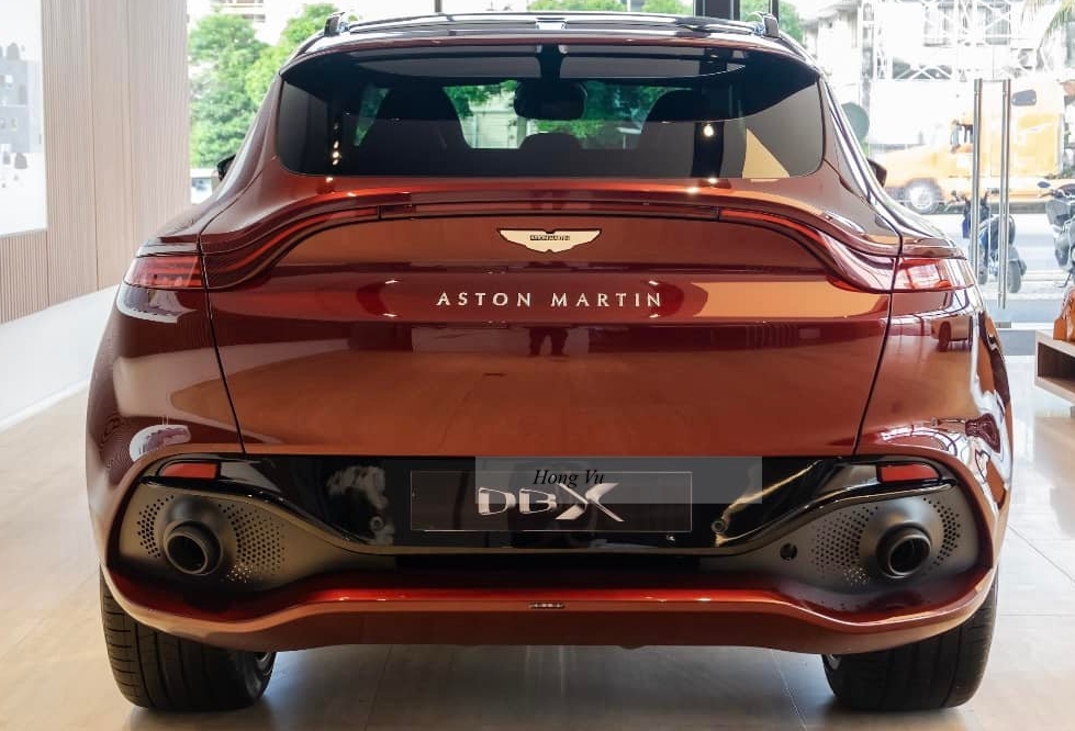 Còn đây là thiết kế đuôi xe Aston Martin DBX Còn đây là thiết kế đuôi xe Aston Martin DBX