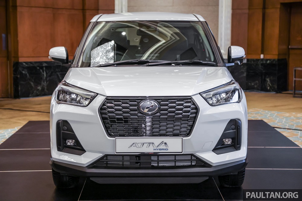 Perodua Ativa Hybrid sở hữu thiết kế đầu xe kh&aacute;c biệt so với Ativa phi&ecirc;n bản d&ugrave;ng động cơ xăng đang b&aacute;n tại Malaysia