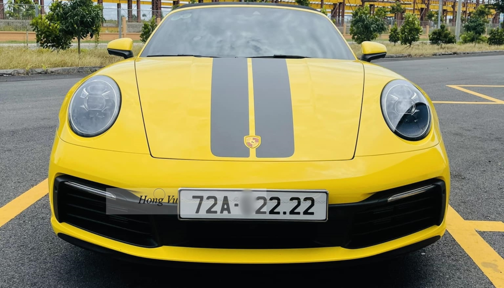Chiếc xe thể thao Porsche 911 Carrera Cabriolet biển tứ quý 2 này được trang bị động cơ 6 xi-lanh, dung tích 3.0 lít, tăng áp kép sản sinh công suất tối đa 380 mã lực và mô-men xoắn cực đại 450 Nm. Toàn bộ sức mạnh của xe sẽ được truyền đến hệ dẫn động cầu sau và hộp số tự động ly hợp kép 8 cấp PDK, nhờ đó, xe chỉ cần vỏn vẹn thời gian 4,2 giây để tăng tốc từ vị trí xuất phát lên 100 km/h nếu có thêm tùy chọn gói Sport Chrono trước khi đạt tốc độ tối đa 291 km/h. Chiếc xe thể thao Porsche 911 Carrera Cabriolet biển tứ quý 2 này được trang bị động cơ 6 xi-lanh, dung tích 3.0 lít, tăng áp kép sản sinh công suất tối đa 380 mã lực và mô-men xoắn cực đại 450 Nm. Toàn bộ sức mạnh của xe sẽ được truyền đến hệ dẫn động cầu sau và hộp số tự động ly hợp kép 8 cấp PDK, nhờ đó, xe chỉ cần vỏn vẹn thời gian 4,2 giây để tăng tốc từ vị trí xuất phát lên 100 km/h nếu có thêm tùy chọn gói Sport Chrono trước khi đạt tốc độ tối đa 291 km/h.
