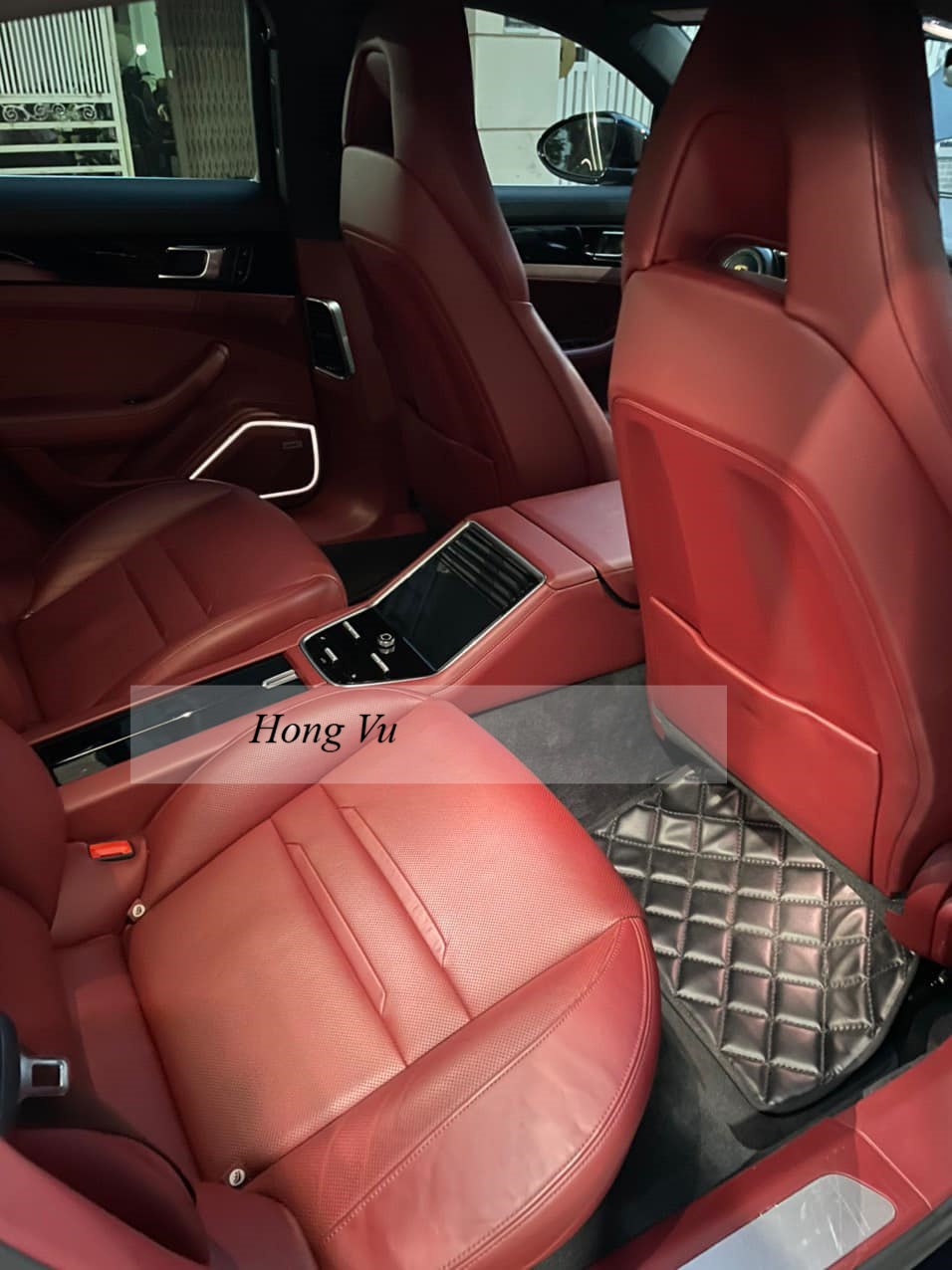 Nội thất chiếc xe Porsche Panamera 4S mang biển số ngũ quý 2 đang hot nhất mạng xã hội