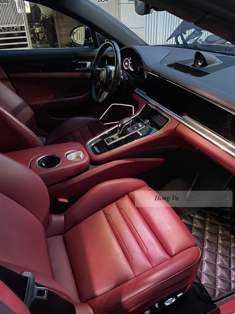 Nội thất chiếc xe Porsche Panamera 4S mang biển số ngũ quý 2 đang hot nhất mạng xã hội