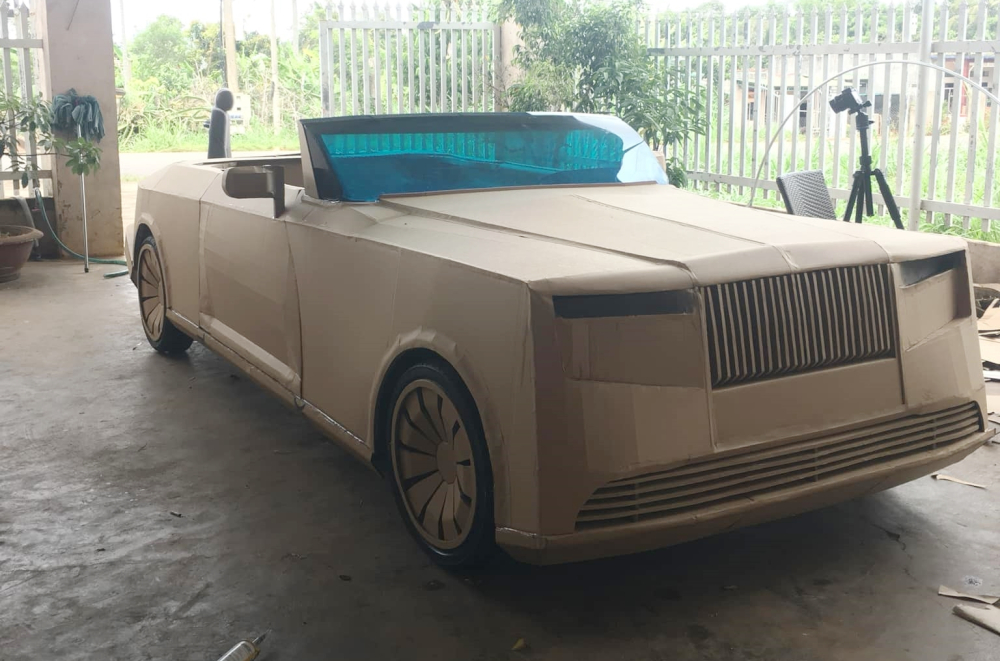 Còn đây là Rolls-Royce Boat Tail của Kim Đại tự chế