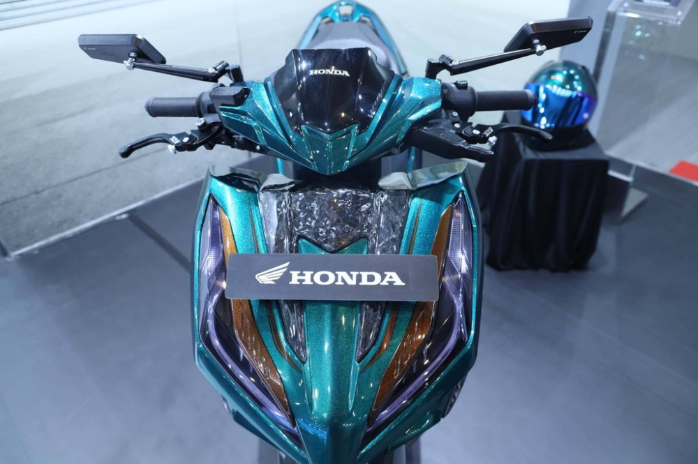 Honda Vario 125 Hyper Sporty vẫn đi kèm đèn 2 tầng trên đầu xe Honda Vario 125 Hyper Sporty vẫn đi kèm đèn 2 tầng trên đầu xe