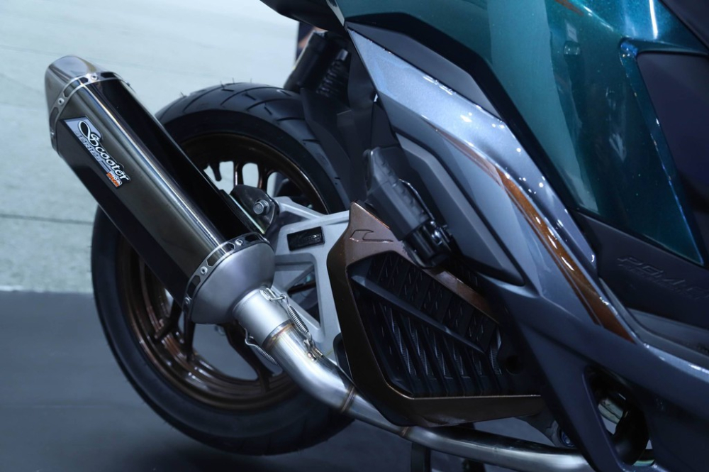 Ống xả của Honda Vario 125 Hyper Sporty Ống xả của Honda Vario 125 Hyper Sporty