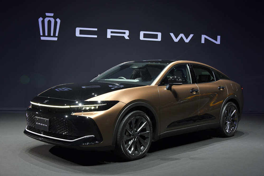 Dù sở hữu thiết kế ngoại thất gây tranh cãi, Toyota Crown Crossover 2023 vẫn bán chạy như tôm tươi Dù sở hữu thiết kế ngoại thất gây tranh cãi, Toyota Crown Crossover 2023 vẫn bán chạy như tôm tươi