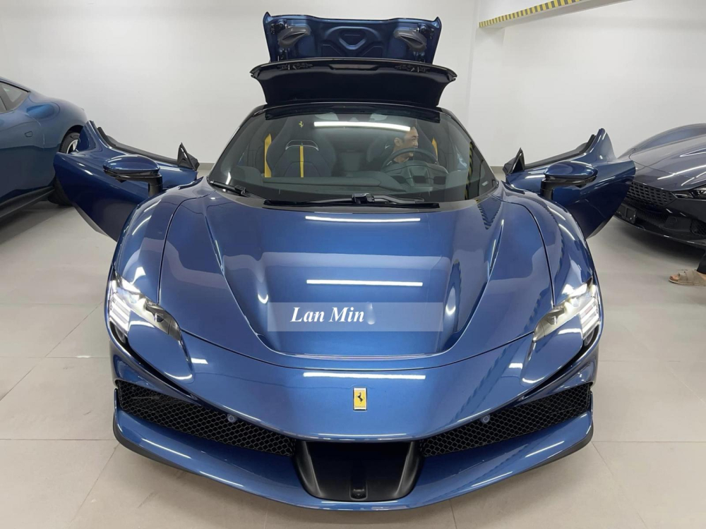 Ferrari SF90 Spider mất khoảng giây để hạ mui Ferrari SF90 Spider mất khoảng giây để hạ mui
