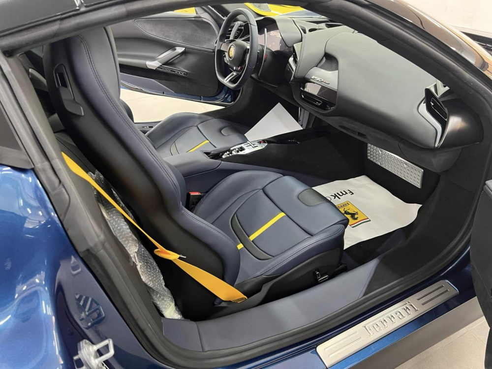 Si&ecirc;u xe Ferrari SF90 Spider hơn 50 tỷ đồng của Cường "Đ&ocirc;-la" t&aacute;i xuất trong ng&agrave;y đầu ti&ecirc;n của 2025- Ảnh 3.