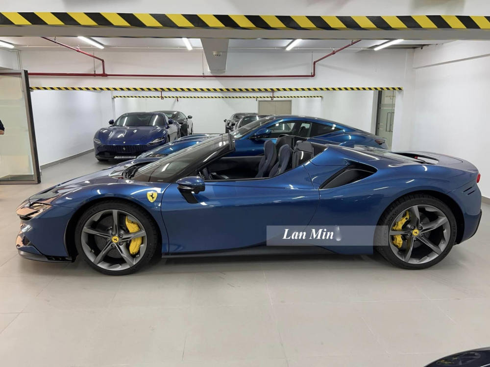 Đây là chiếc Ferrari SF90 Spider màu xanh đầu tiên về nước Đây là chiếc Ferrari SF90 Spider màu xanh đầu tiên về nước