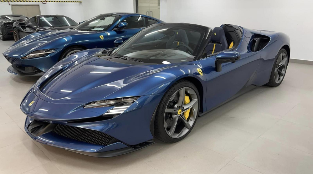 Si&ecirc;u xe Ferrari SF90 Spider hơn 50 tỷ đồng của Cường "Đ&ocirc;-la" t&aacute;i xuất trong ng&agrave;y đầu ti&ecirc;n của 2025- Ảnh 2.
