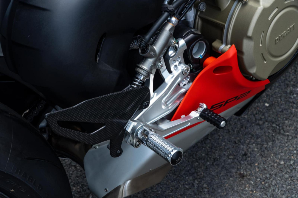 Ducati Panigale V4 SP2 có giá tương đương các xe ô tô hạng C và gấp 3 lần xe hatchback hạng A Ducati Panigale V4 SP2 có giá tương đương các xe ô tô hạng C và gấp 3 lần xe hatchback hạng A