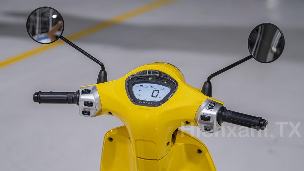 VinFast Evo200 có màn hình kỹ thuật số hiện đại. VinFast Evo200 có màn hình kỹ thuật số hiện đại.