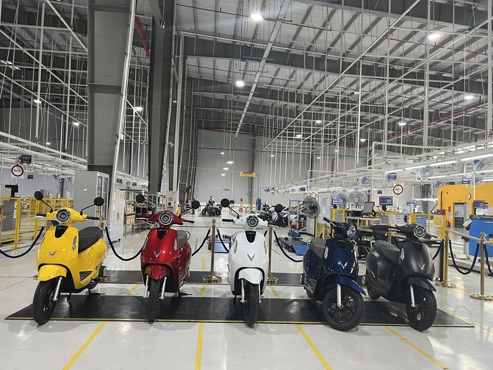 VinFast Evo200 mang đến 5 màu sắc tùy chọn thời trang cho khách hàng. VinFast Evo200 mang đến 5 màu sắc tùy chọn thời trang cho khách hàng.