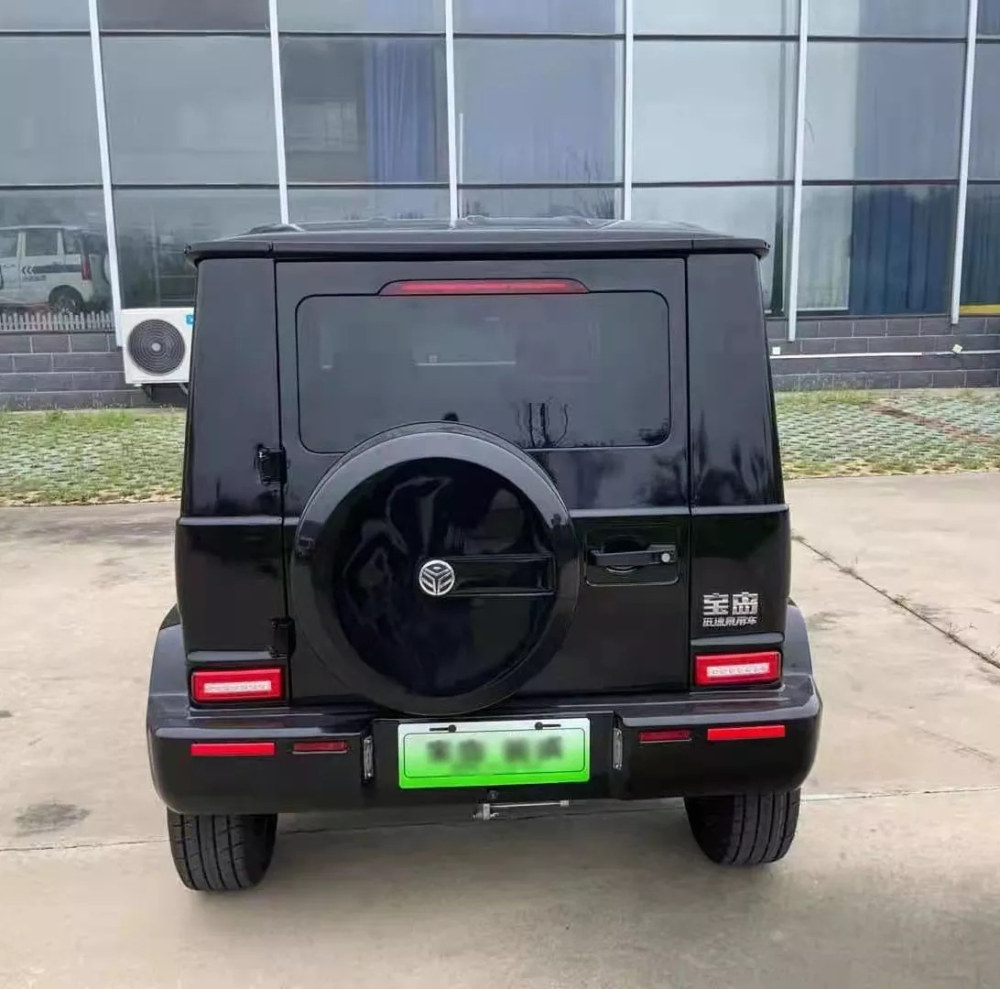 Jiakuma JKM-G1 có cả lốp dự phòng trên cửa cốp như vua địa hình Jiakuma JKM-G1 có cả lốp dự phòng trên cửa cốp như vua địa hình