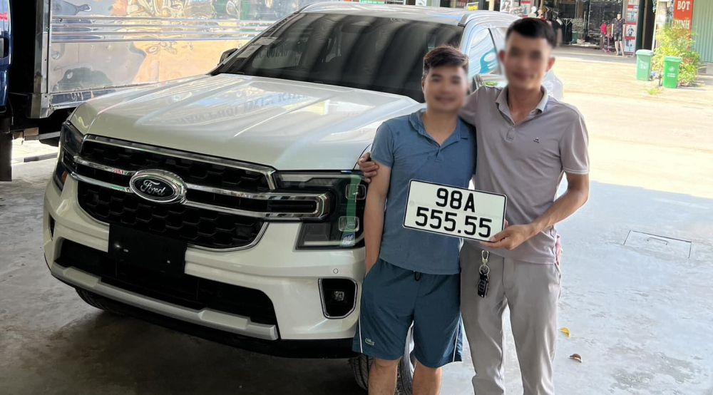 Nhiều người tin rằng giá trị chiếc xe Ford Everest thế hệ mới mang biển ngũ quý 5 này phải trên 2,3 tỷ đồng Nhiều người tin rằng giá trị chiếc xe Ford Everest thế hệ mới mang biển ngũ quý 5 này phải trên 2,3 tỷ đồng