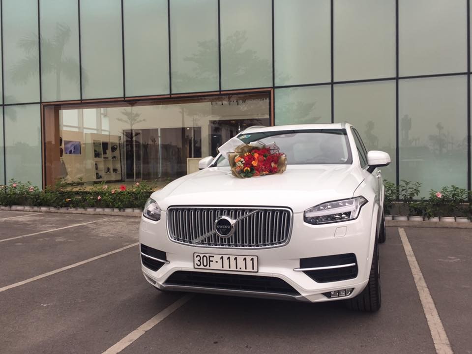 H&agrave; Nội l&agrave; SUV hạng sang Volvo XC90 biển ngũ qu&yacute; 1