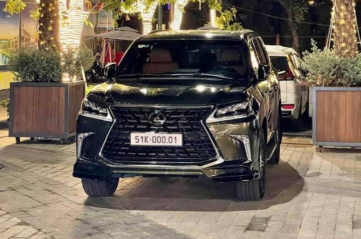 Đầu số 51K d&agrave;nh cho biển đầu ti&ecirc;n l&agrave; 000.01 đ&atilde; thuộc về Lexus LX570 Super Sport S