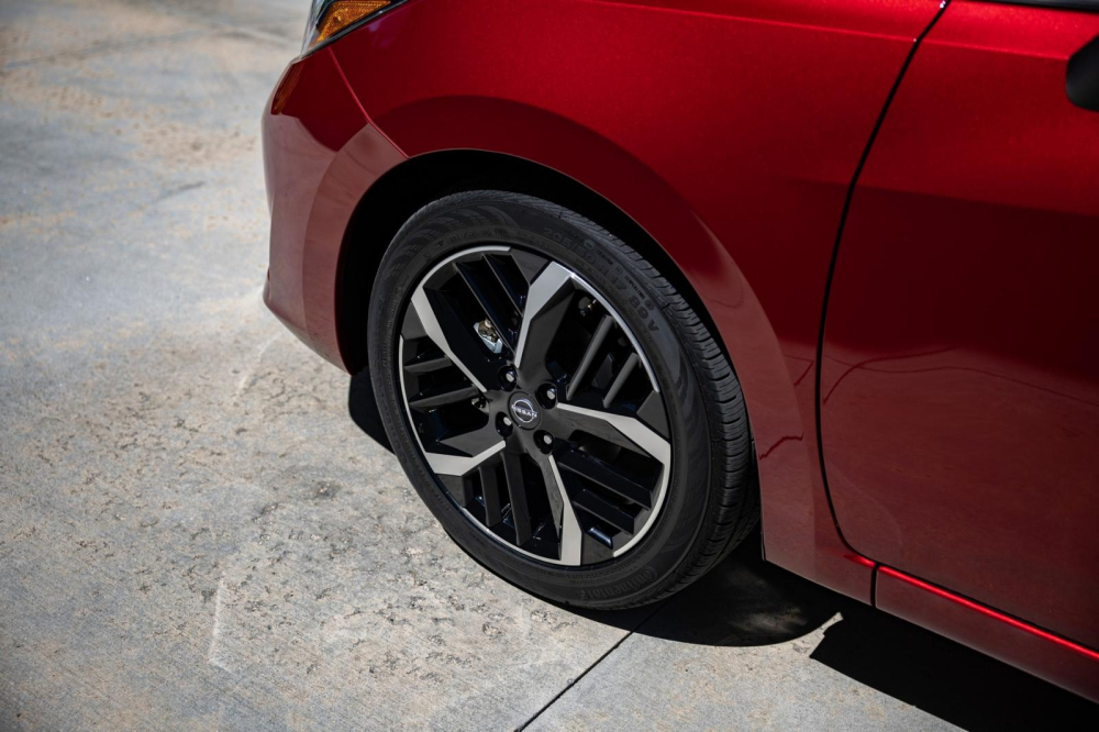 Vành 17 inch của Nissan Versa 2023 bản SR Vành 17 inch của Nissan Versa 2023 bản SR