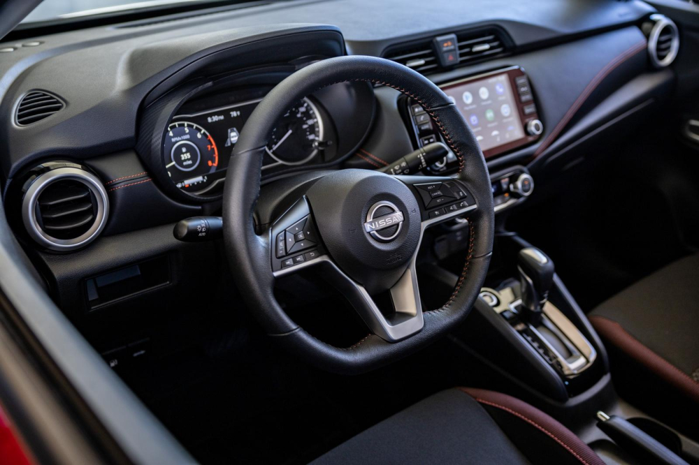 Nissan Versa 2023 có vô lăng vát đáy thể thao Nissan Versa 2023 có vô lăng vát đáy thể thao