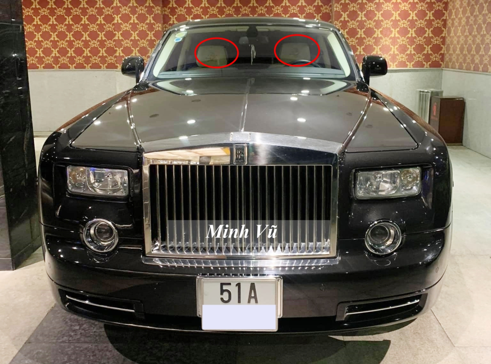 Tựa đầu ghế xuất hiện logo hình Rồng